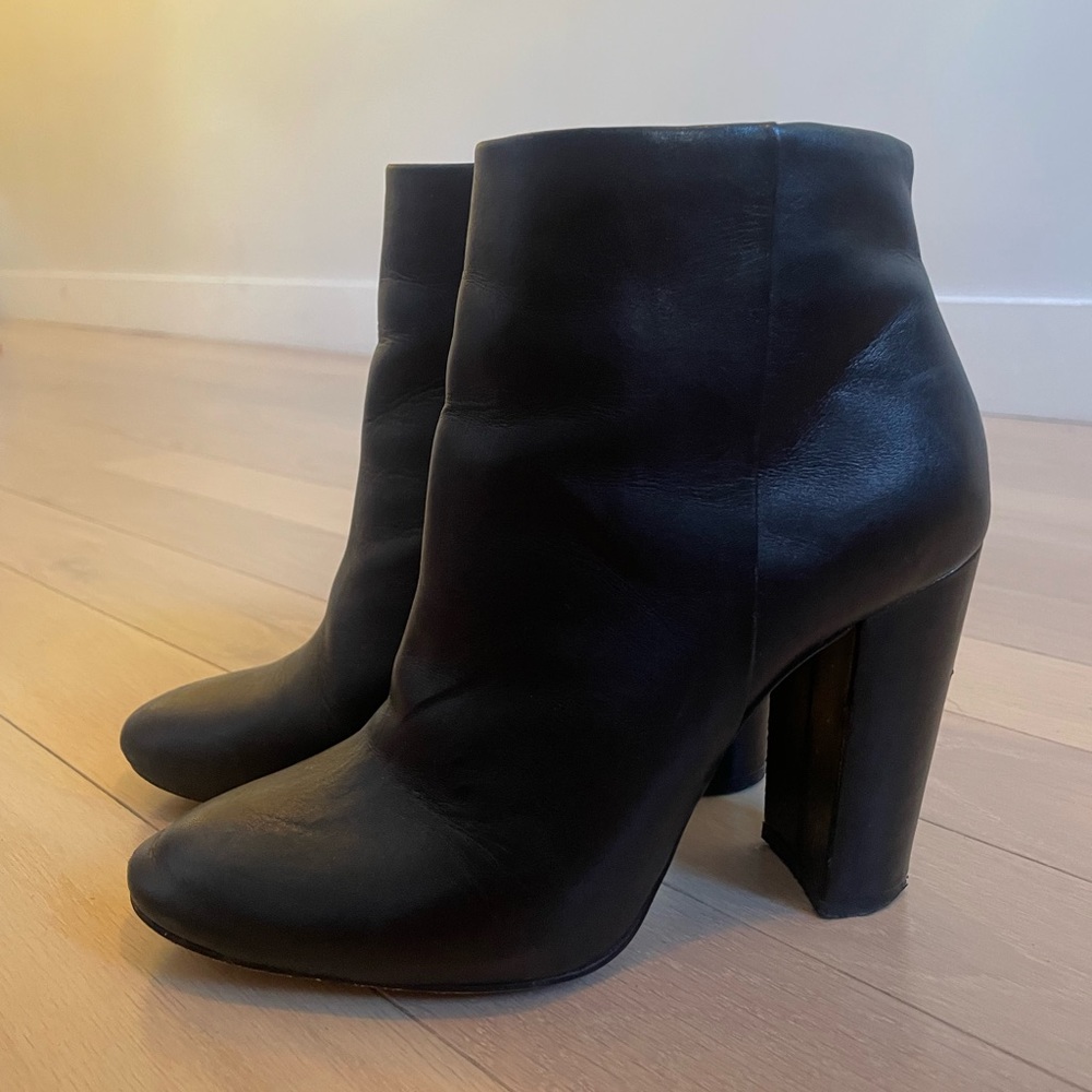 Aldo black leather ankle boot